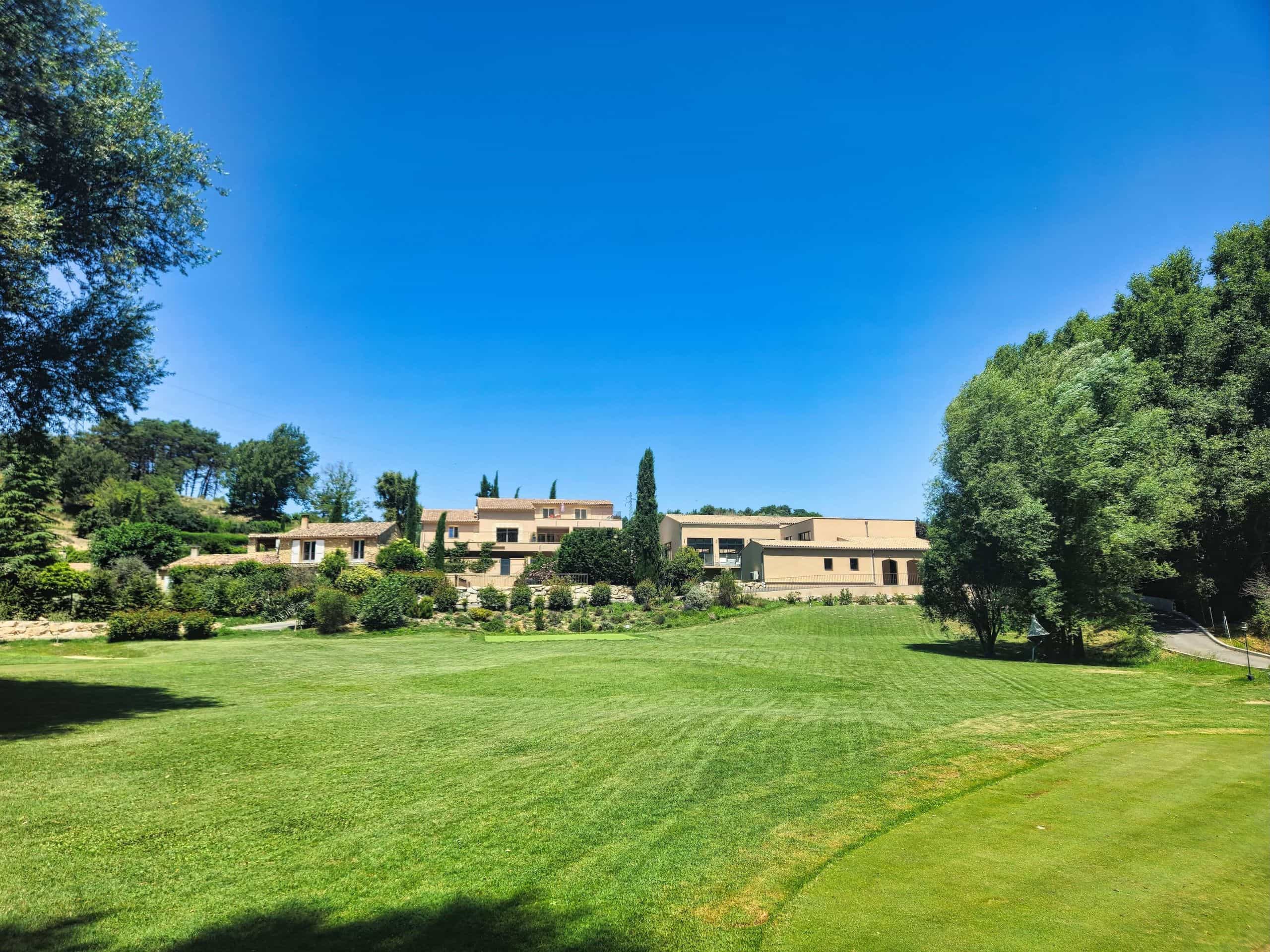 Vue aérienne du Domaine Ribiera — réservation hôtel 5 étoiles en Luberon
