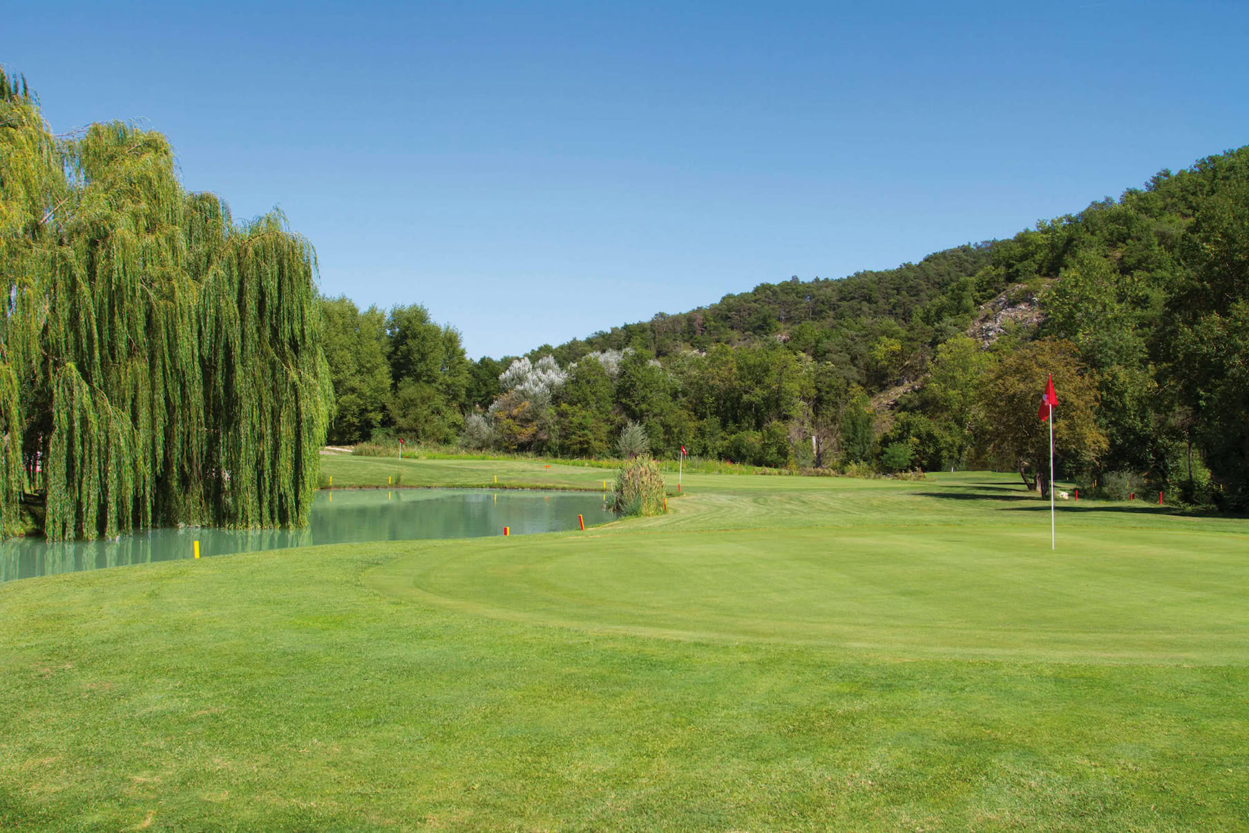 Golf 9 trous Domaine Ribiera Forcalquier Luberon Provence